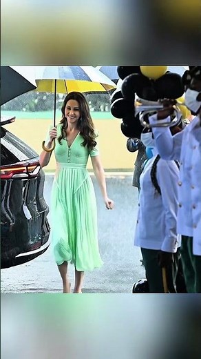 Kate Middleton’s Dress Caught in the Wind During Royal Walkabout!