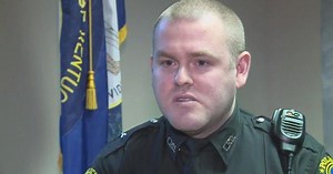 Police officer helps shoplifter caught in difficult situation