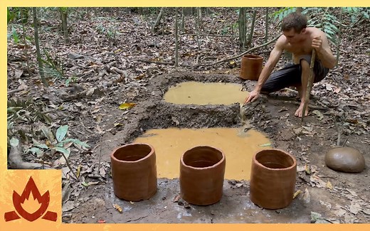 【原始技术】沉淀法净化粘土与制作陶罐 最新集 2022/11/4（澳洲小哥丛林建造第六十弹） [中英字幕]
