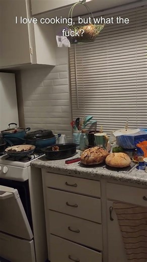 This is what a NORMAL kitchen looks like btw | #deinfluencing #stresscooking