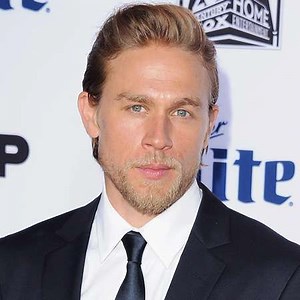 Charlie Hunnam Bio - caso, casado, salário, patrimônio líquido, filhos, cônjuge, namorada - Biografia