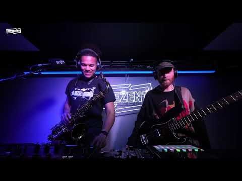 Kaidi & Rudi perform "Choose To Hold" | LIVE Sax, Bass & Electronics | Murphi on Reprezent