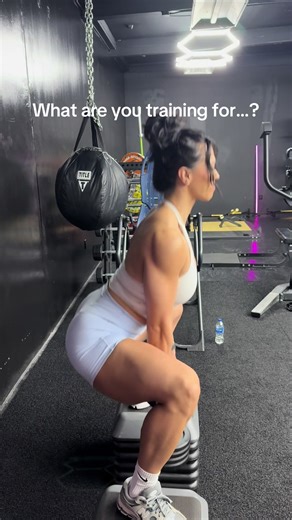 Face so serious because if you didn’t know, posing HURTS! #wellness #bodybuilding #npccompetitor