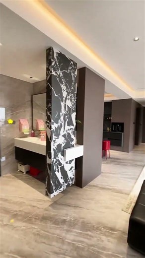 165 sqm Italian Chic Flat: Bold Dark Aesthetic Inside