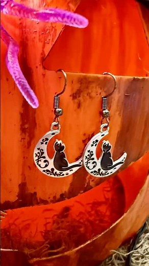 Easy Halloween Earrings DIY! #diy #handmade #halloweenjewelry #jewelrymaking