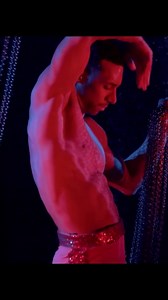 🤩 Vivez une une expérience inoubliable dans le plus mythique Cabaret de Paris en découvrant la Revue "L'Oiseau Paradis" 🕊 | Paradis Latin