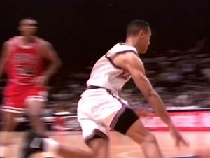 🏀On May 25, 1993 the New York Knicks beat the Chicago Bulls 96-91 at Madison Square Garden to take a 2-0 series lead in the Eastern Conference Finals. The game is best remembered for John Starks’ late game left-handed jam in the face of Horace Grant that dislodged his goggles, with Michael Jordan soaring in nearby. The move would become known as “The Dunk” in Knicks lore. Patrick Ewing led the Knicks with 26 points and 10 rebounds. Later, the moment was featured on a Topps Finest basketball car