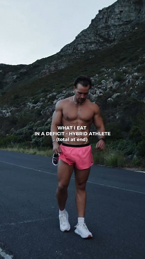 “Eating 1900 calories will make you a twig” ❌ I eat around 1900 calories a day in my deficit to SHRED FAT — and I’m 87kg, 183cm and still holding muscle You don’t need to overeat to maintain size Most guys panic when they hear 1900. They think they’ll shrink. Lose strength. Crash their hormones. Myself and my clients are proof that if your training’s structured, protein’s high, and recovery’s locked in… you’ll hold size and perform. I dropped my full approach hybrid athletes who want to stay lea