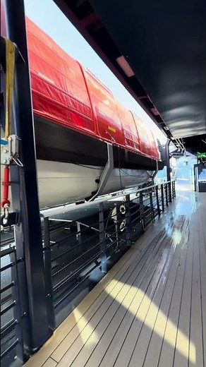 Mein Schiff Relax - Deck 5 / Panoramadeck, die Rettungsboote