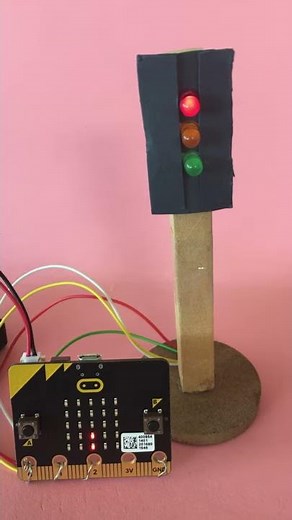 MICRO:BIT TRAFFIC LIGHT SEQUENCE