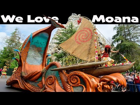 Disneyland Magic Happens Parade | Moana & Maui Floats