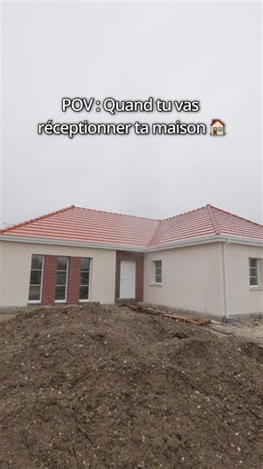 POV : quand tu vas réceptionner ta maison 🏡 Un pavillon plain-pied Habitat Concept, pensé pour le confort au quotidien. ➡️ 125 m² habitables ➡️ Grand séjour lumineux de 38 m² ➡️ Cuisine ouverte de 13 m² ➡️ 3 chambres, dont une de 14 m² ➡️ Salle de bains de 8 m² ➡️ Garage intégré de 19 m² ➡️ Terrain d’environ 465 m² Une maison spacieuse, bien proportionnée, où chaque mètre carré a une vraie utilité. Chauffage par pompe à chaleur plancher chauffant pour un confort toute l’année. 👉 Question : tu 