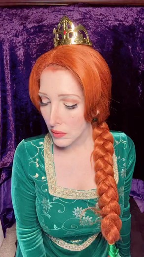 “From swamp life to spotlight—princess vibes with an ogre twist 👑💚✨” #OgreQueen #FairyTaleGlowUp #lordfarrquad #FionaEnergy #duetme Fiona Cosplay I did for a Halloween party this year Hexed Photography Cosplay Society Magazine Shrek Spirit Halloween | Jessica Felice