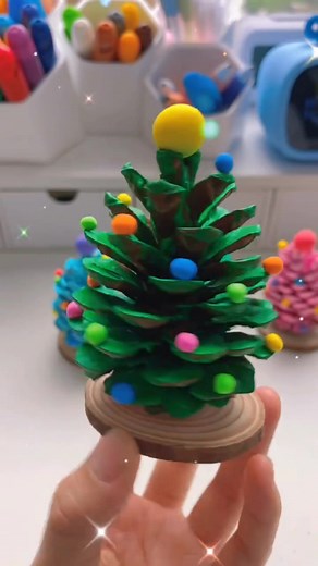 Creative Christmas Tree Decorations with Pine Cones