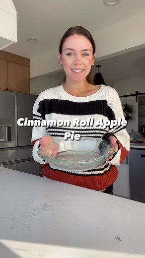 Delicious Cinnamon Roll Apple Pie Recipe