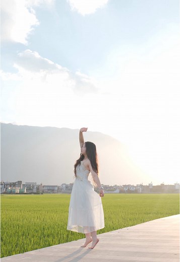 If I disappear, just know I walked into the sunset and refused to come back. #travel #traveltiktok #china #yunnan #nature #healing #aesthetic #foryou