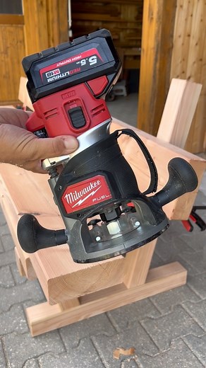16K views · 167 reactions | Milwaukee M18 Cordless Router  @milwaukeetooldach with collets up to 12/12,7mm to use the full range of router kits out there . #woodchuckofficial #milwaukeetools #tools #milwaukeetool #router #howto #maker #handwerk #woodworking #carpenter #freestyle #diy #cordlesstools #cordless | woodwoodwood_chuck | Facebook