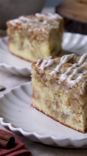 This delicious Apple Crumb Cake is so fluffy and delicious. Loaded with apples and topped with a Streusel Crumb and a sweet Apple Cider Cinnamon Glaze. 🍎 Full detailed recipe, Tips & Notes here 👇 | Tasty American Kitchen