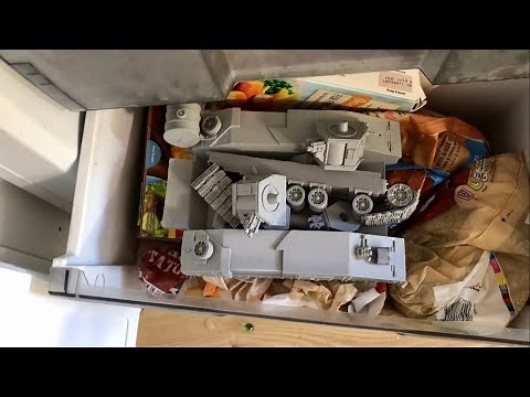 Freezing a Retrohammer Baneblade: How to easily break superglue bonds on assembled resin models