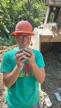 UV Check on this geode #crystals #rockhounding