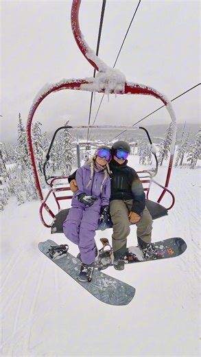 Gabrielle Nelson on Instagram: "WE’RE BACK❄️ @mtbachelor #snowboarding #snowboard #oregon #mtbachelor"