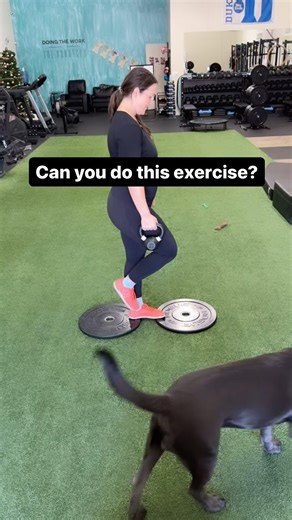 🤔 Why do this exercise? 🦶 1️⃣It strengthens your foot intrinsics / works on your arch control ↪️Your foot has to work so much harder to balance and stabilize due to the ball of the foot being on one plate and the heel being on another. 🏌🏼2️⃣It works on balance and hip stability posterior hip (glute hamstring) strength 🏄🏻‍♀️3️⃣It works on midline core stability core control ↪️this is extra challenging to the core with the weight pass under pass around combo 🧗🏻4️⃣Grip strength 🏂5️⃣Coordin