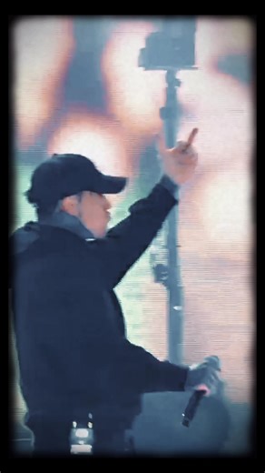 I am aware that I am a 🫏 🕳️ #fallinginreverse #justlikeyou #livemusic #musictherapy #CapCut