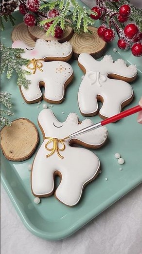 How to decorate a royal icing reindeer. #cookiedecorating#royalicing#christmascookies