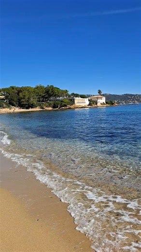 🔊 Vous êtes nombreux à nous avoir demandé le bruit des vagues 🌊 cette vidéo est rien que pour vous 😉👉 sainte-maxime.com/fr/plages/ | Sainte-Maxime Tourisme