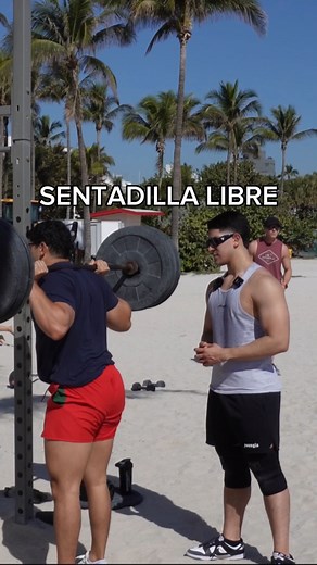 4 PUNTOS CLAVE EN SENTADILLA LIBRE 1. Pies firmes en el suelo 2. Buena posición del lumbar 3. Pies y rodillas apuntando hacia afuera 4. Bajar por debajo del paralelo de la rodilla Síguenos para más contenido #juanwagner #moisesebrahin | Juan Wagner
