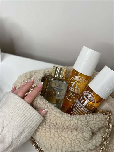 Moze cos, ktos… Ogólnie moja ulubiona mgiełka od sol de janeiro to 62 i 72 🩷 JUST LOVEE ITT !! @idkk @not.jul1a @taylor.swift.it's.my.idol🎀💋 @🎧💖 @Sol de Janeiro @Sol De Janeiro @Sol de Janeiro @SolDeJaneiroFanPage @Douglas Polska @Douglas Cosmetics @SEPHORA @sephora @Sephora Polska @Sephora UK #cleangirl #soldejaneiro #Dlaciebie #sdj #współpraca