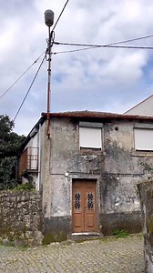 Painting a Portuguese Old House - urban sketching #illustration #drawing #painting | Francis.co