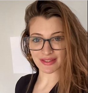 WATCH: Woman praised for anatomy lesson on 'innie and outie' labias