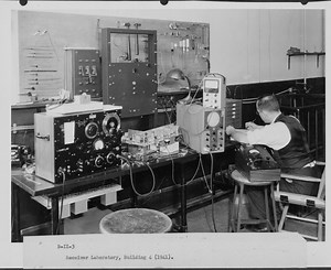 Lecture 12: Quantum Weirdness: Schrödinger’s Cat, EPR, and Bell’s Theorem | Einstein, Oppenheimer, Feynman: Physics in the 20th Century | Science, Technology, and Society | MIT OpenCourseWare