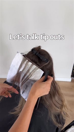 Adina Pignatare | BALAYAGE | HAIR VIDEOS | EDUCATOR | Let’s talk about tip outs 🗣️ Typically the tip outs are the last foils to go in. So it makes it hard to pull the foils that are ready... | Instagram