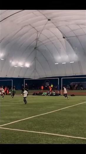 Flying Upper 90 Save #football #soccer #sports #highlights #futbol #footballskills #goalkeeper