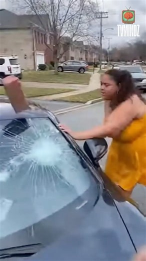 Angry Ex Girlfriend Breaks Car Window 😫