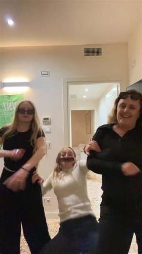 adrienne_grover (@adrienne_grover)’s videos with original sound - Sarah 🩵 Mom • TTS