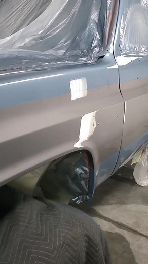 OOOPS I did it again 😎😎😎😎😎 #twotonetwotimes #twotone #87 #chevy #k10 #squarebody #autobody #refinisher #restore ##musiclives #cruzcustoms #slick