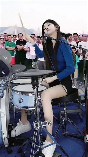 佩君沉浸式练鼓直播精选鼓点精准有力释放压力越刷越爽 #鼓手表演 #女鼓手 #drumsolo #livemusic #节奏控