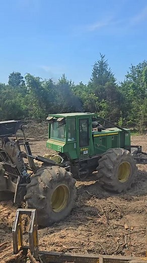 53K views · 821 reactions | piling it up #logging #tigercat #fyp #competition #helpmefindhim #logging #challenge #forestry #reaction #paper #relatable @top fans | Jazlyn Smith | Facebook