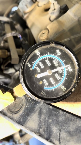 Fuel pressure testing in Polaris General.