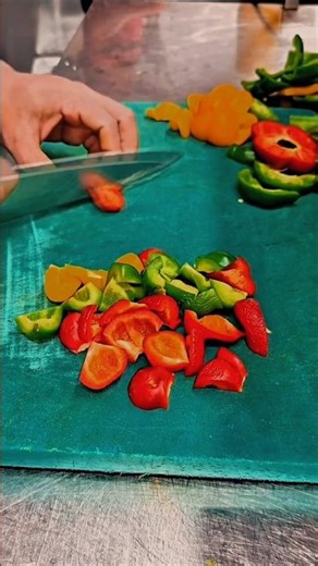 Dice Capsicum Cuttings 🌶🫑🥕 EP - 10#shortsfeed #food #capsicum #mrxfoodzone