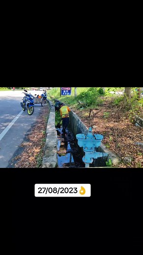 Efficient Canal Cleaning Techniques Demonstrated