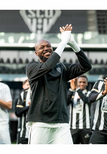 Hervé Koffi, 𝐉𝐨𝐮𝐞𝐮𝐫 𝐝𝐞 𝐥𝐚 𝐒𝐚𝐢𝐬𝐨𝐧, célébré par ses coéquipiers 😁 #sco #angers #Ligue1 #SportsTikTok