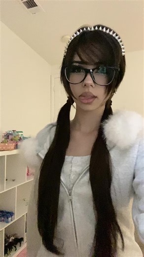 thegirlwithaglassheart ♬♪𝄞 (@thegirlwithaglassheart)’s videos with XOXO - Feng