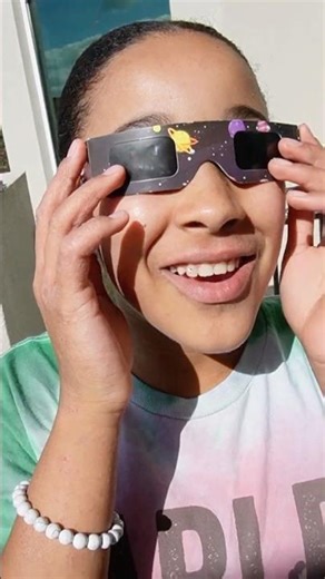 Cali watches a Solar Eclipse 🌞🌒