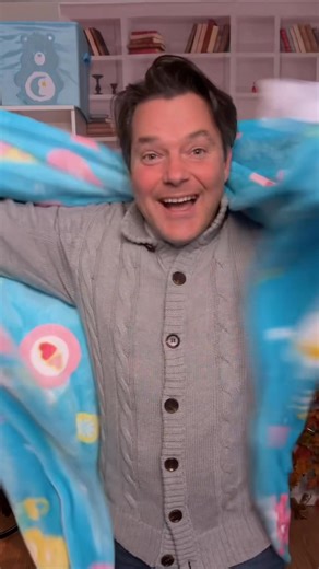 11 reactions | Click the link and get your Lug CUDDLE THROW today! https://shopluglive.com/live/11017 | Russell Oden for LUG | Facebook