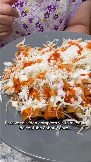 Flautas Crujientes y Llenas de Sabor | Receta Mexicana de Flautas de Pollo Rostizado