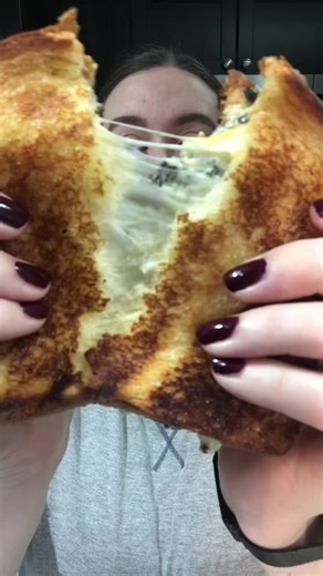 #ad Take your grilled cheese to the next level with this sandwich hack using King's Hawaiian Sliced Bread! #ad #sandwichesoftiktok #sandwichtiktok #kingshawaiianpartner #cheesepull #foodie #foodwanderer